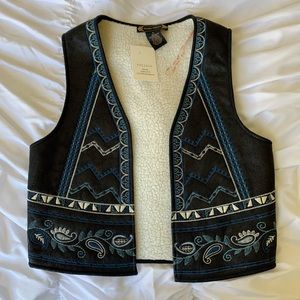 *NEW* Flying Tomato Black Vest with Fur Lining